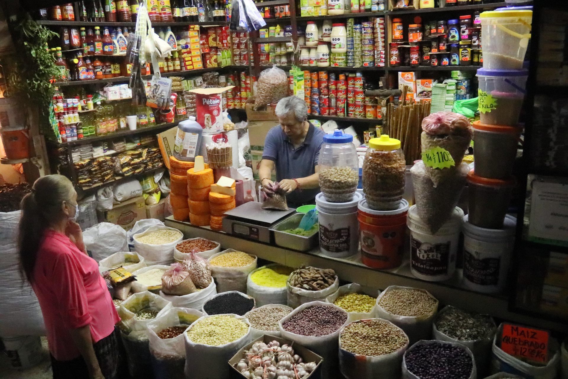 Por inflación e informalidad, aumenta población que gana por debajo de la canasta básica