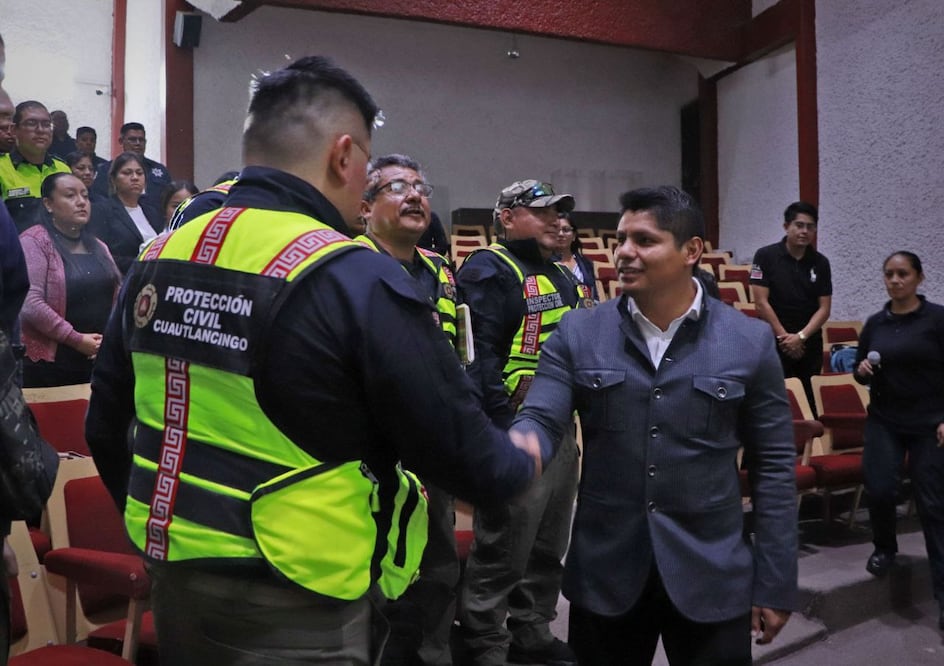 Omar Muñoz se reunió con elementos de la SSC | Foto: Especial