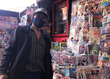 Don Esteban, un voceador que no se rinde a pesar de la tecnología