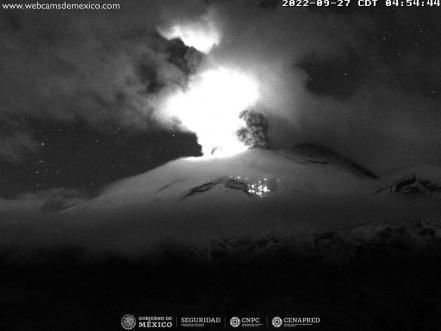 Volcán Popocatépetl registra dos explosiones durante la madrugada