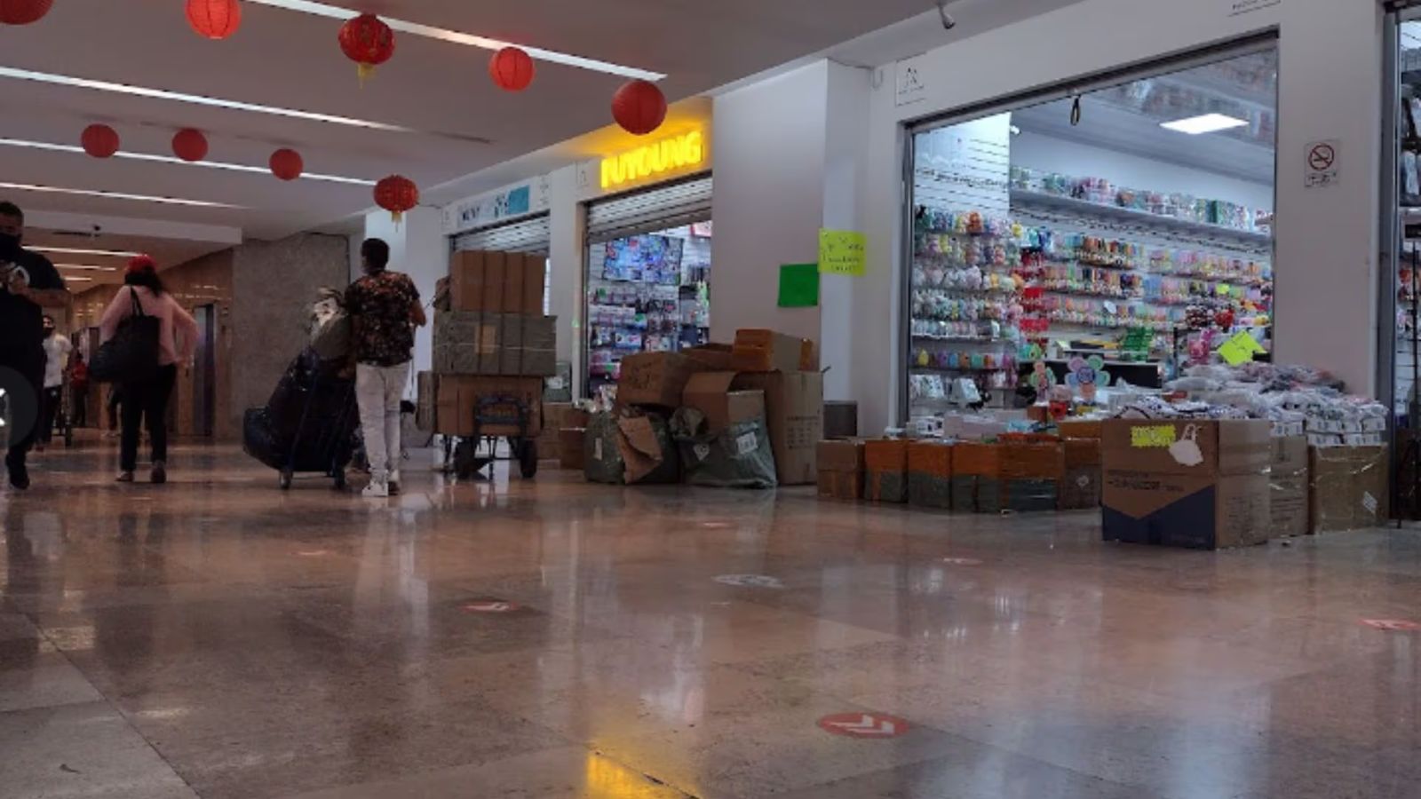 Clausuran Plaza en Avenida Izazaga tras operativo de autoridades. Fuente: Google maps.
