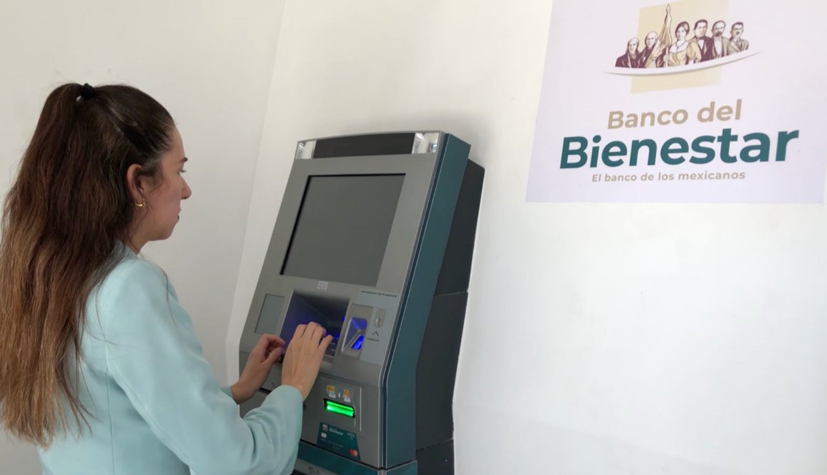 En cuanto al límite de efectivo que puedes retirar en cajeros del Banco del Bienestar, este generalmente está establecido en 5,000 pesos por transacción. 

Foto: Producción El Universal Puebla