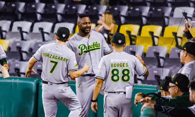 Con la victoria de 7-2 sobre los Pericos, El Águila de Veracruz puso fin a una sequía de 7 años sin ganar una serie en el Estadio Hermanos Serdán durante la Era Pasquel. 

Foto: Producción El Universal Puebla