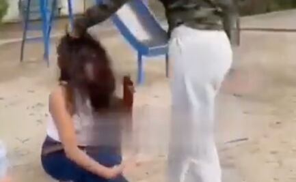 VIDEO. Tres alumnas de secundaria dan brutal golpiza a jovencita en Libres