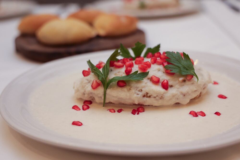 El Hotel Voco Royalty anunció el inicio de su temporada de Chiles en Nogada | Foto: EsImagen