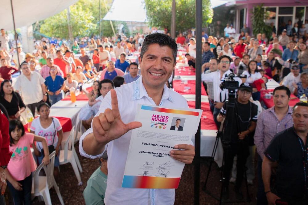 Lalo Rivera recibe constancia como candidato por parte de la coalición | EsImagen