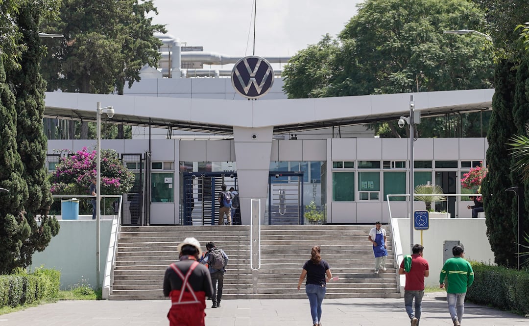 Las negociaciones continúan este domingo, SITIAVW pide a los agremiados a no responder a agresiones o presiones dentro de las áreas de trabajo I Foto: EsImagen