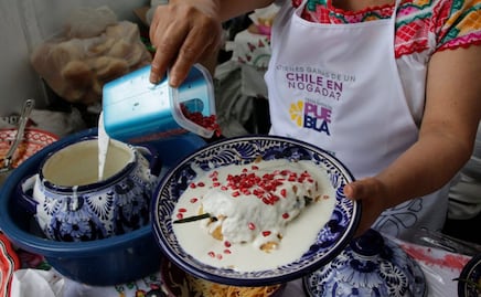 Receta original de los chiles en nogada, tradición que cuidan las cocineras poblanas