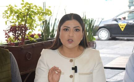 Claudia Rivera pide que más mujeres de Morena alcen la mano para el 2024