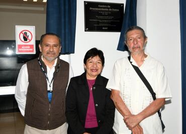 Rectora de la BUAP devela placa conmemorativa en reconocimiento a la labor del doctor Manuel Martín Ortiz