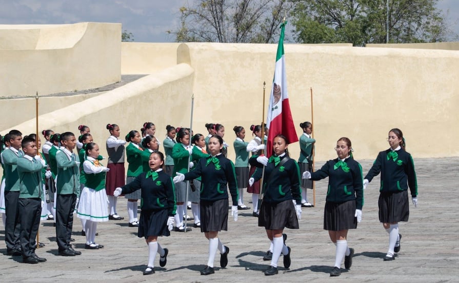 Ya no necesitas buenas calificaciones para estar en la escolta, SEP cambia las reglas