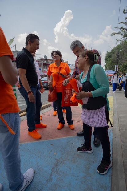 Rafael Cañedo recorrió las calles de la colonia Jesús González Ortega de la ciudad de Puebla | Foto: Facebook Rafa Cañedo