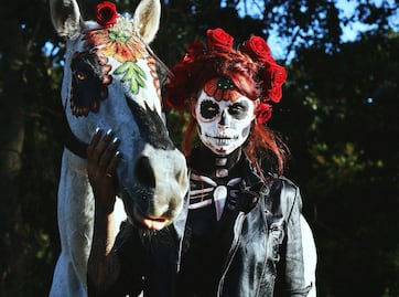 Cuacolandia organiza visitas guiadas para conocer a los caballos y la ofrenda a Elena Larrea