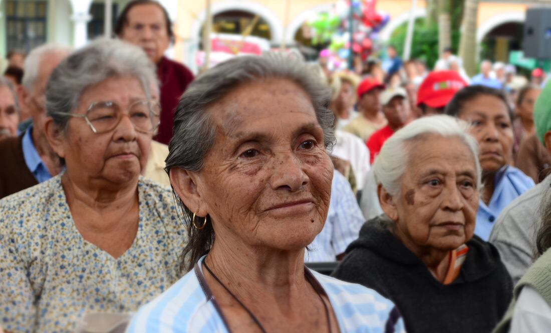 En una conferencia de prensa, la próxima presidenta de México, Claudia Sheinbaum, dio a conocer la fecha de inicio del registro para la Pensión del Bienestar destinada a mujeres de 60 a 64 años.
Foto: Producción El Universal Puebla