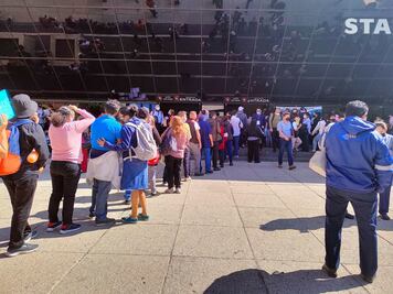 Contribuyentes reprueban al SAT por largas filas para constancia fiscal