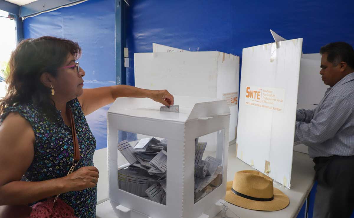 Este martes 28 de marzo se llevaron a cabo las votaciones en las secciones 23 y 51 del SNTE en Puebla | Foto: Agencia Es Imagen para El Universal Puebla
