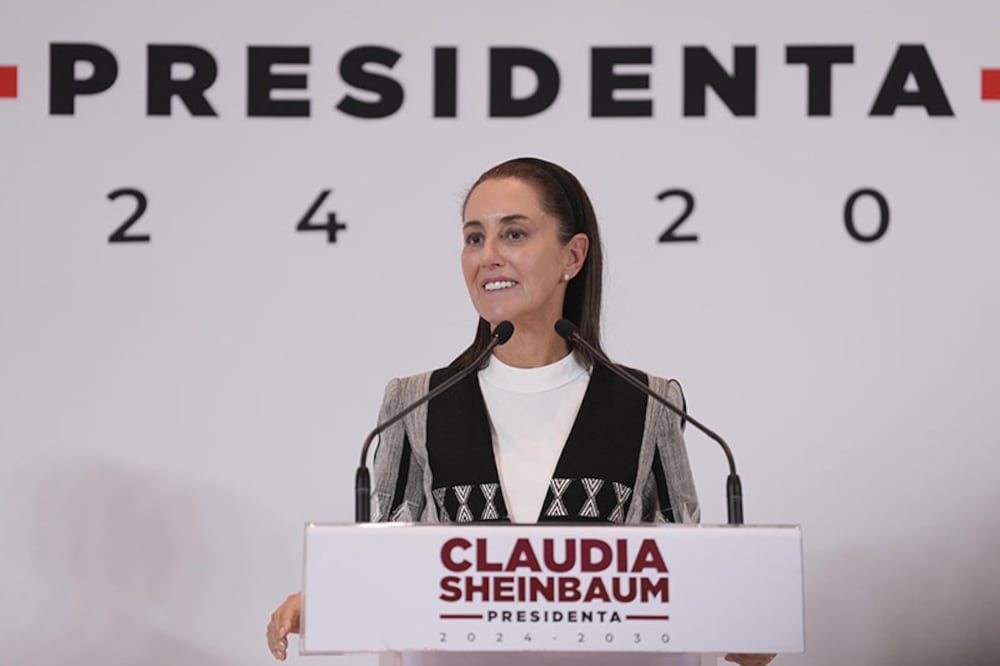 En su plan de gobierno, Claudia Sheinbaum anunció que el proceso de reestructuración de hasta 17 dependencias iniciará a principios de 2025. 

Foto: Producción El Universal Puebla