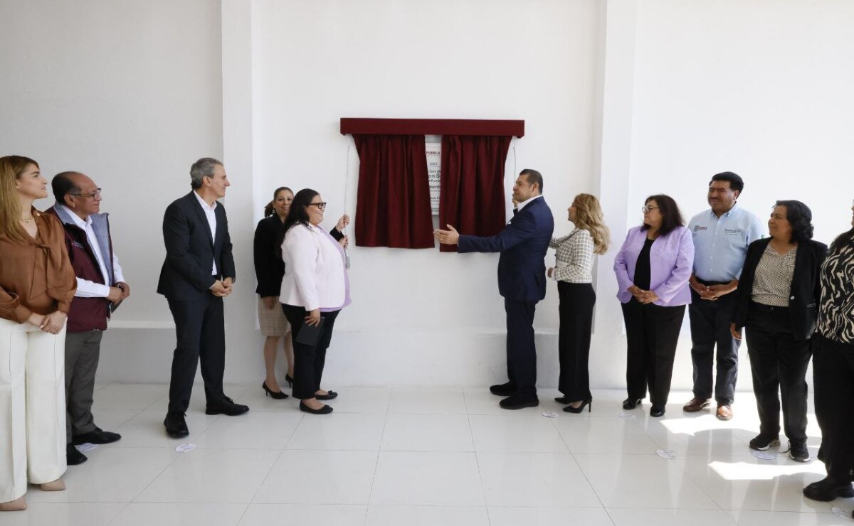 Citlalli Hernández, secretaria de las Mujeres del Gobierno Federal, y el gobernador Alejandro Armenta inauguraron la Casa Violeta Carmen Serdán, en la colonia Bosques de San Sebastián I Foto: Gobierno del Estado de Puebla