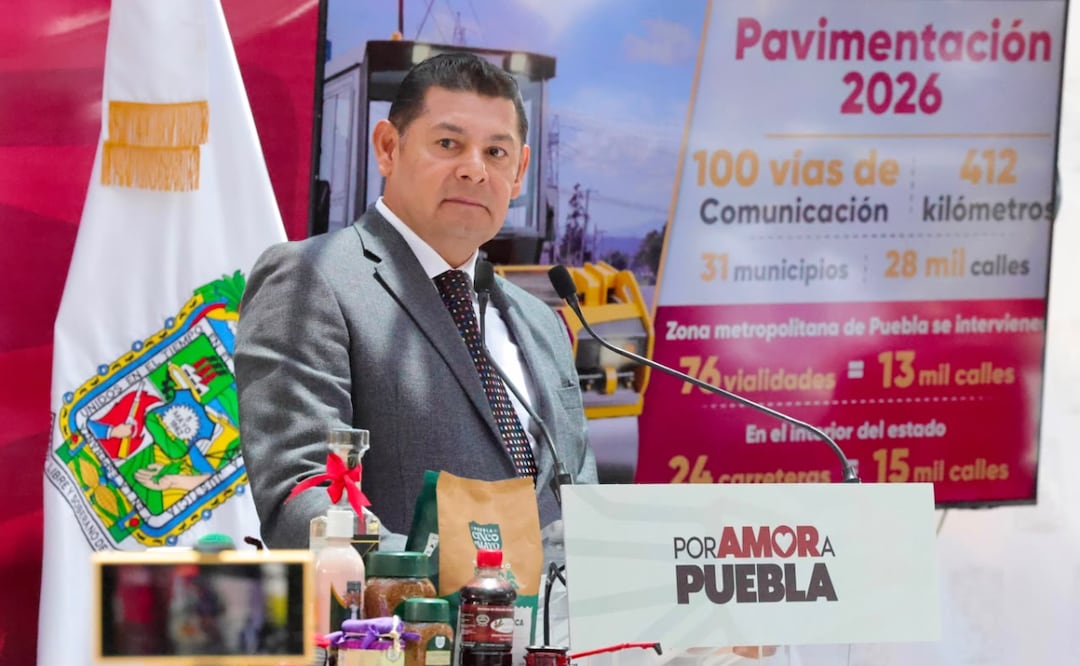 Con 13 trenes de pavimentación y 14 módulos de maquinaria, Armenta rehabilita calles en Puebla | Foto: Gobierno de Puebla.