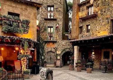 ¿Quién es el dueño de Val’Quirico? Es poblano el creador de esta comunidad inspirada en Italia