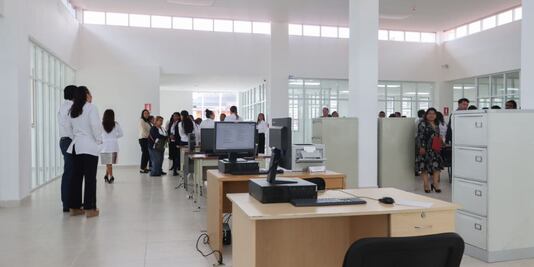 Adiós al home office, grandes empresas buscan retomar el trabajo presencial, ¿por qué?