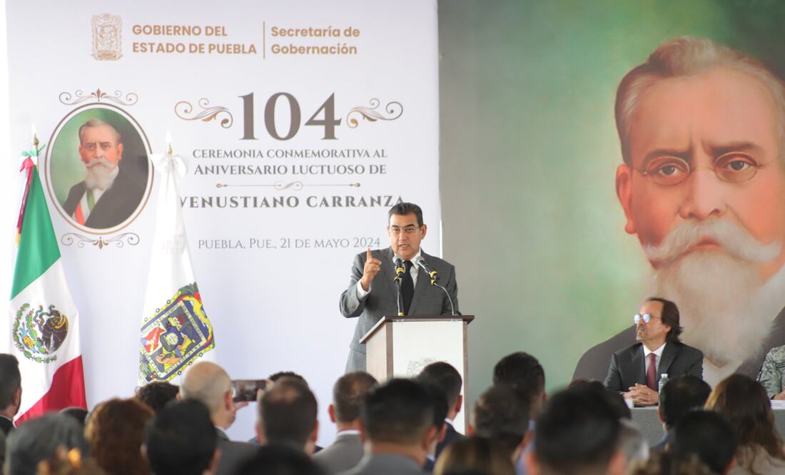 Sergio Salomón encabezó ceremonia luctuosa | Foto: Gobierno del Estado