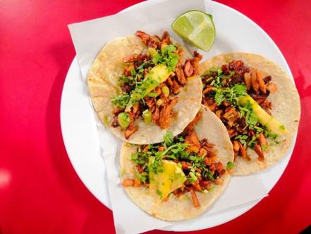 Aquí encontrarás los lugares más destacados que ofrecen versiones auténticas y sabrosas, ideales para satisfacer tu paladar y disfrutar de la tradición culinaria de la región.

Foto: Producción El Universal Puebla 