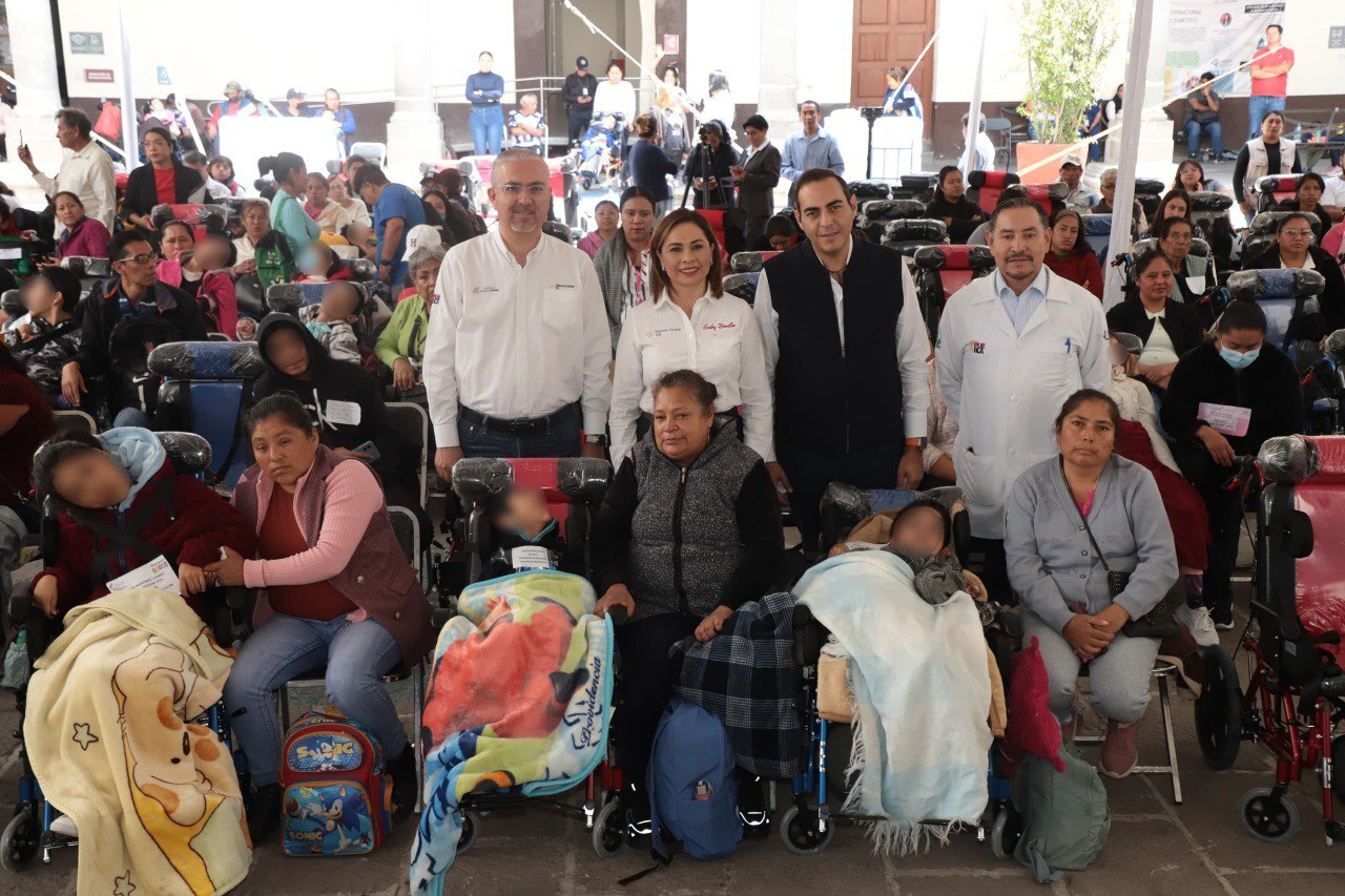 Entrega Gaby Bonilla 133 sillas para personas con parálisis cerebral