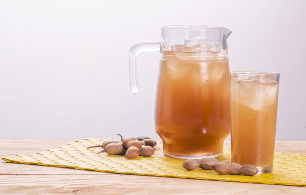 El agua de tamarindo, una bebida refrescante y popular en muchas regiones, no solo es deliciosa, sino que también ofrece diversos beneficios para la salud, gracias a las propiedades de la fruta de tamarindo de la que se obtiene. 

Foto: Producción El Universal Puebla