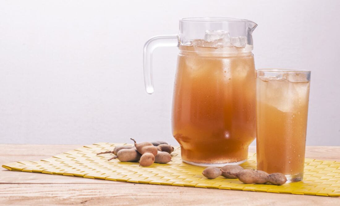 El agua de tamarindo, una bebida refrescante y popular en muchas regiones, no solo es deliciosa, sino que también ofrece diversos beneficios para la salud, gracias a las propiedades de la fruta de tamarindo de la que se obtiene.
Foto: Producción El Universal Puebla