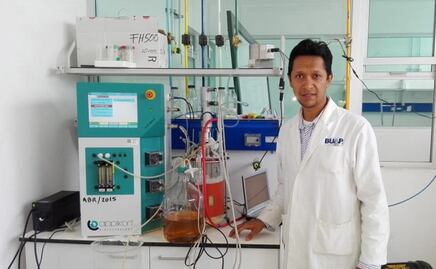 Científico de la BUAP investiga estrategias para producir consorcios microbianos en biorreactor