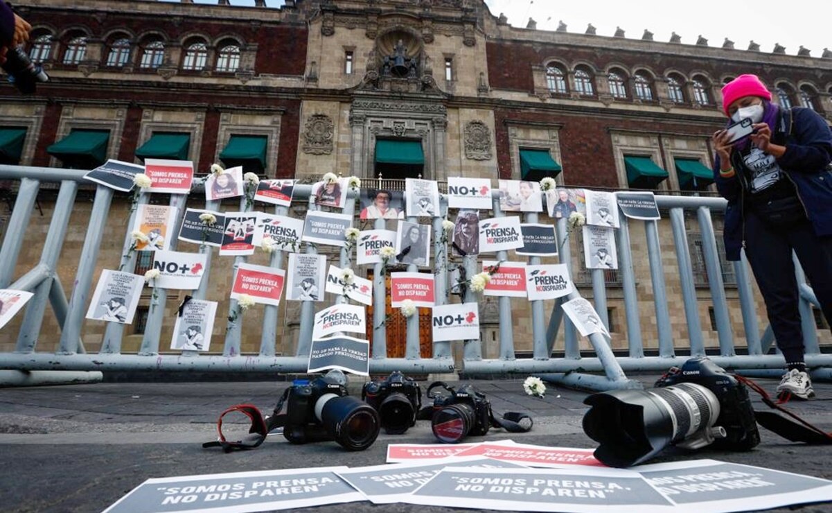 “Somos prensa, no disparen”: Piden afuera de Palacio Nacional que paren asesinatos de periodistas