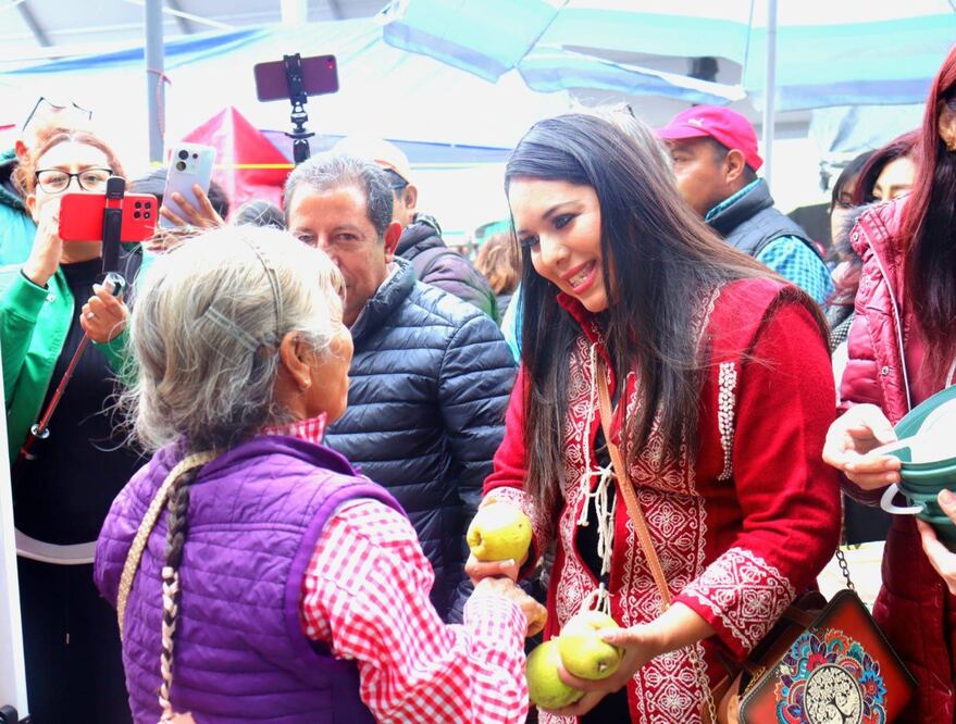 Tonantzin Fernández visitó el día de trueque en San Pedro Cholula | Foto Especial