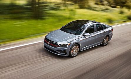Jetta GLI poblano demuestra su poder frente a un Mustang EcoBoost