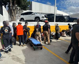 Ruta 76 choca contra poste y deja 16 lesionados en el Bulevar Esteban de Antuñano