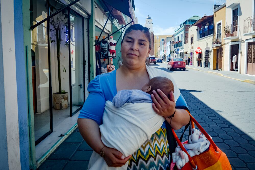 Bienestar entrega apoyos a madres trabajadoras | Foto: EsImagen