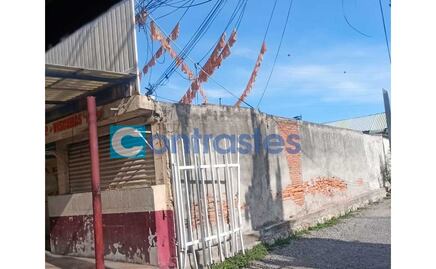 Investigan denuncia por carne colgada en cables de luz en Amalucan