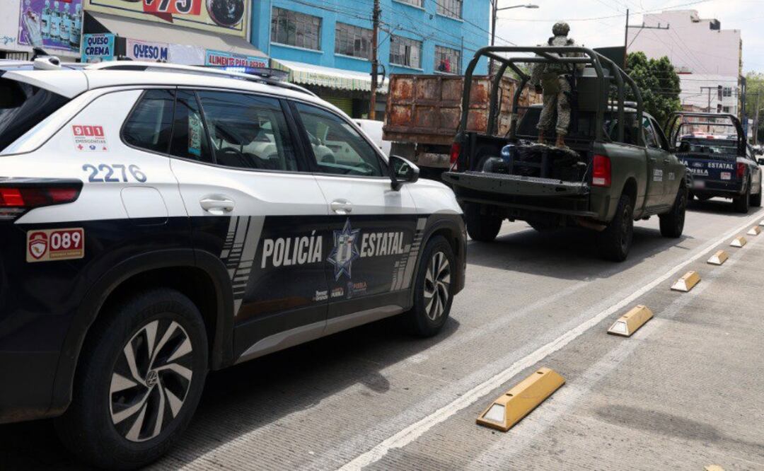 También, se aseguraron 183 envoltorios de posible droga, 122 cartuchos útiles, 9 armas de fuego y dos tomas clandestinas en ductos de PEMEX | Foto: Gobierno de Puebla.