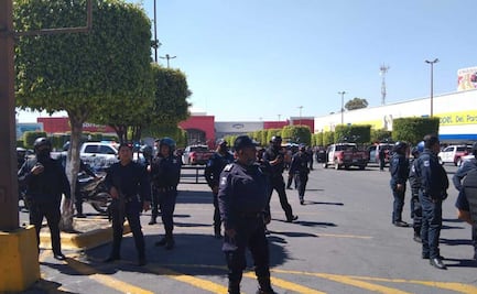 Balacera en el mercado Hidalgo. Se agarran polis y ambulantes