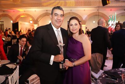 Sergio Salomón es reconocido como Gobernador del Año