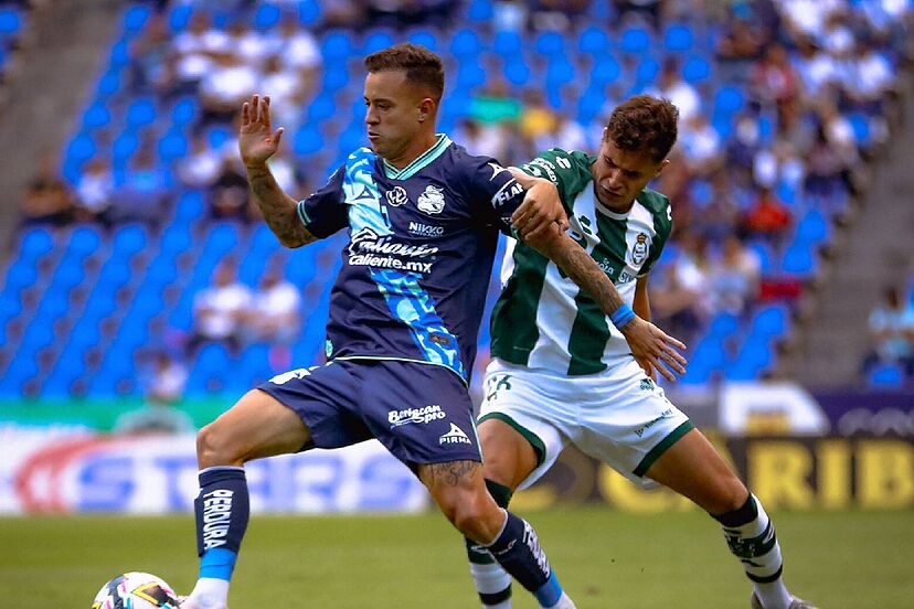 El partido del Club Puebla contra Santos, celebrado en el Estadio Cuauhtémoc, registró la segunda menor asistencia en el inicio del torneo Clausura 2024 de la Liga MX.

Foto: Producción El Universal Puebla