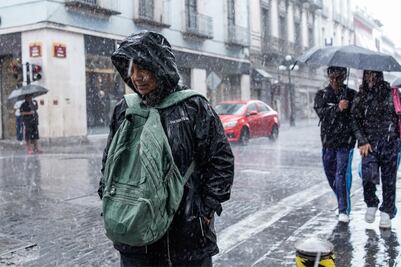 Lluvia y granizada causan afectaciones en distintos puntos de la ciudad de Puebla