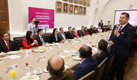 Alejandro Armenta se reúne con diputados locales de Puebla