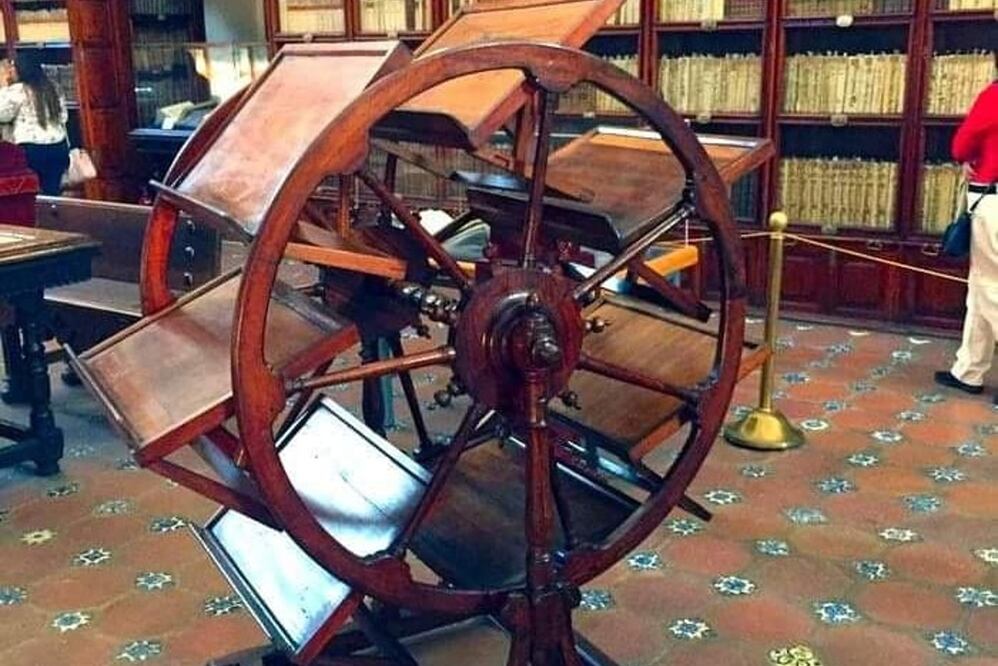 El carrusel permite tener abiertos siete libros de forma simultánea. Foto: Biblioteca Palafoxiana