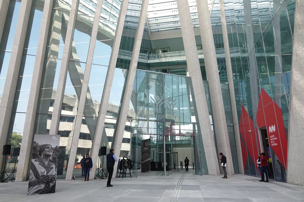 Fachada del nuevo edificio del Infonavit. Foto: Cuartoscuro