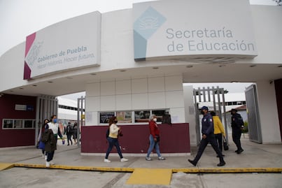 Vacunan a maestros para el regreso a clases presenciales