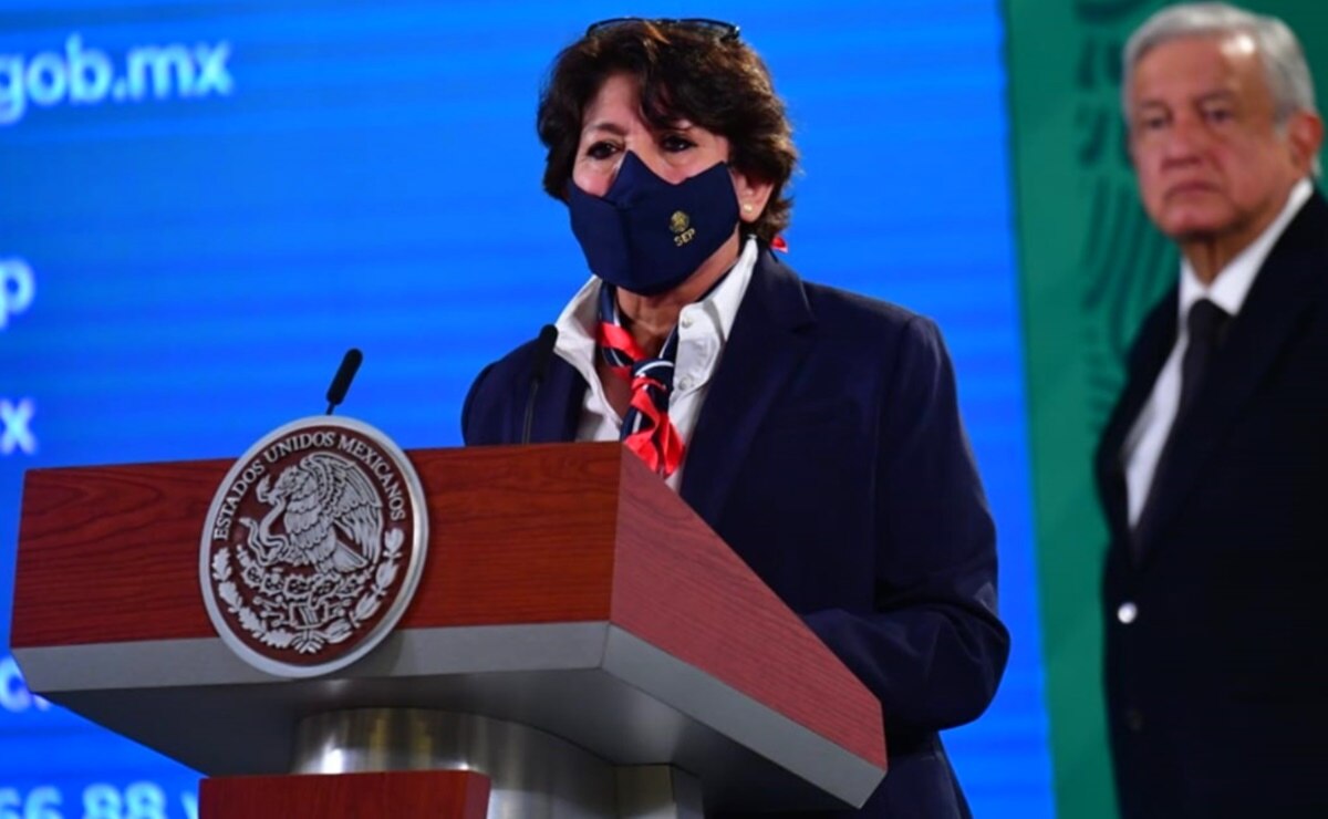 Hay una “carta compromiso” que tienen que firmar los padres de familia, dijo la titular de la SEP. Foto: Hugo García/ EL UNIVERSAL