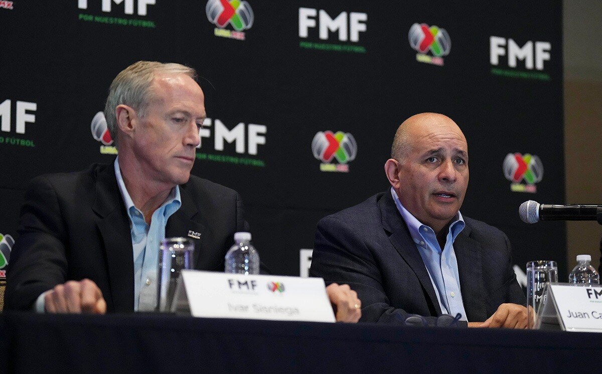 El presidente de la FMF, Ivar Sisniega, explicó que ser organizador de una Copa del Mundo y tener el pase asegurado ha dificultado a la Selección Mexicana la tarea de encontrar rivales para las próximas fechas FIFA.

Foto: Producción El Universal Puebla