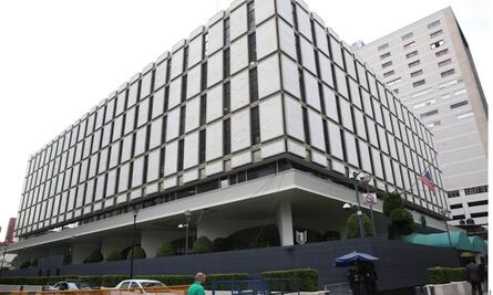 Embajada de Estados Unidos lanza vacante con sueldo de 219 mil pesos y solo necesitas la prepa