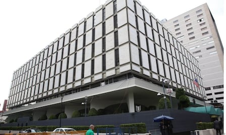 Embajada de Estados Unidos lanza vacante con sueldo de 219 mil pesos y solo necesitas la prepa